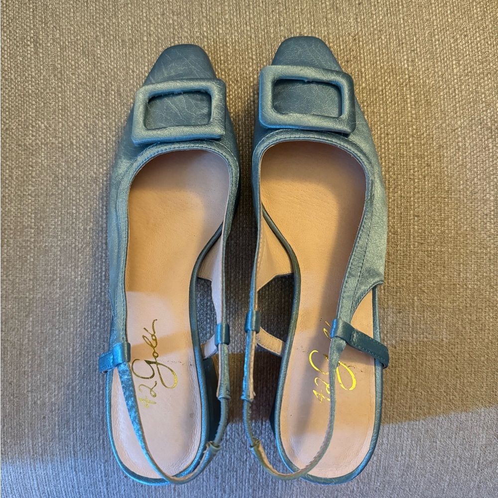 42 Gold Zilina Slingback Pump Blue